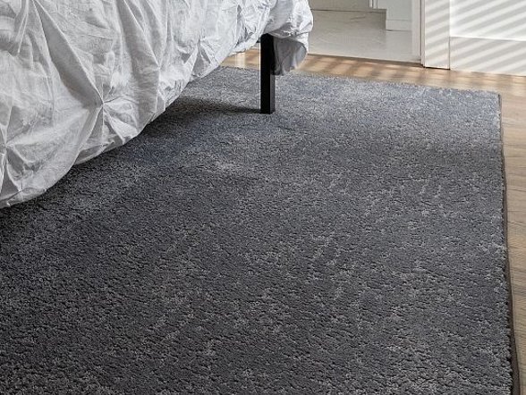 rug on hardwood floor in bedroom from Five Star in Gothenburg