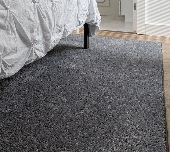 rug on hardwood floor in bedroom from Five Star in Gothenburg